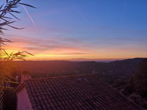 Vue mer, au calme, avec jardin !
